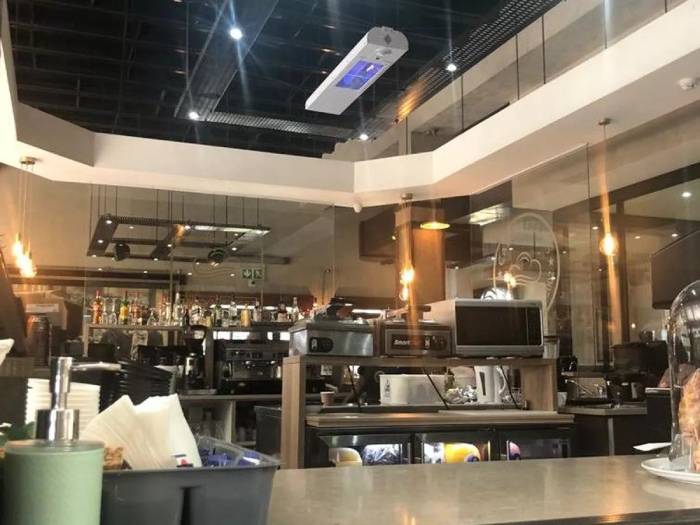 使用 GMY Technology 制造的 SafeGlo UV 进行餐厅消毒