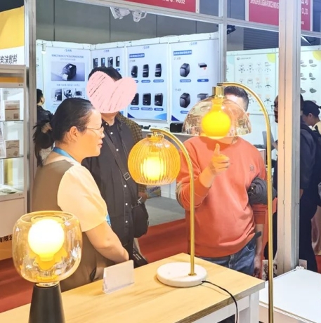 DeepGlo Showcases Three Phototherapy Solutions at Shenzhen International Medical Equipment Fair